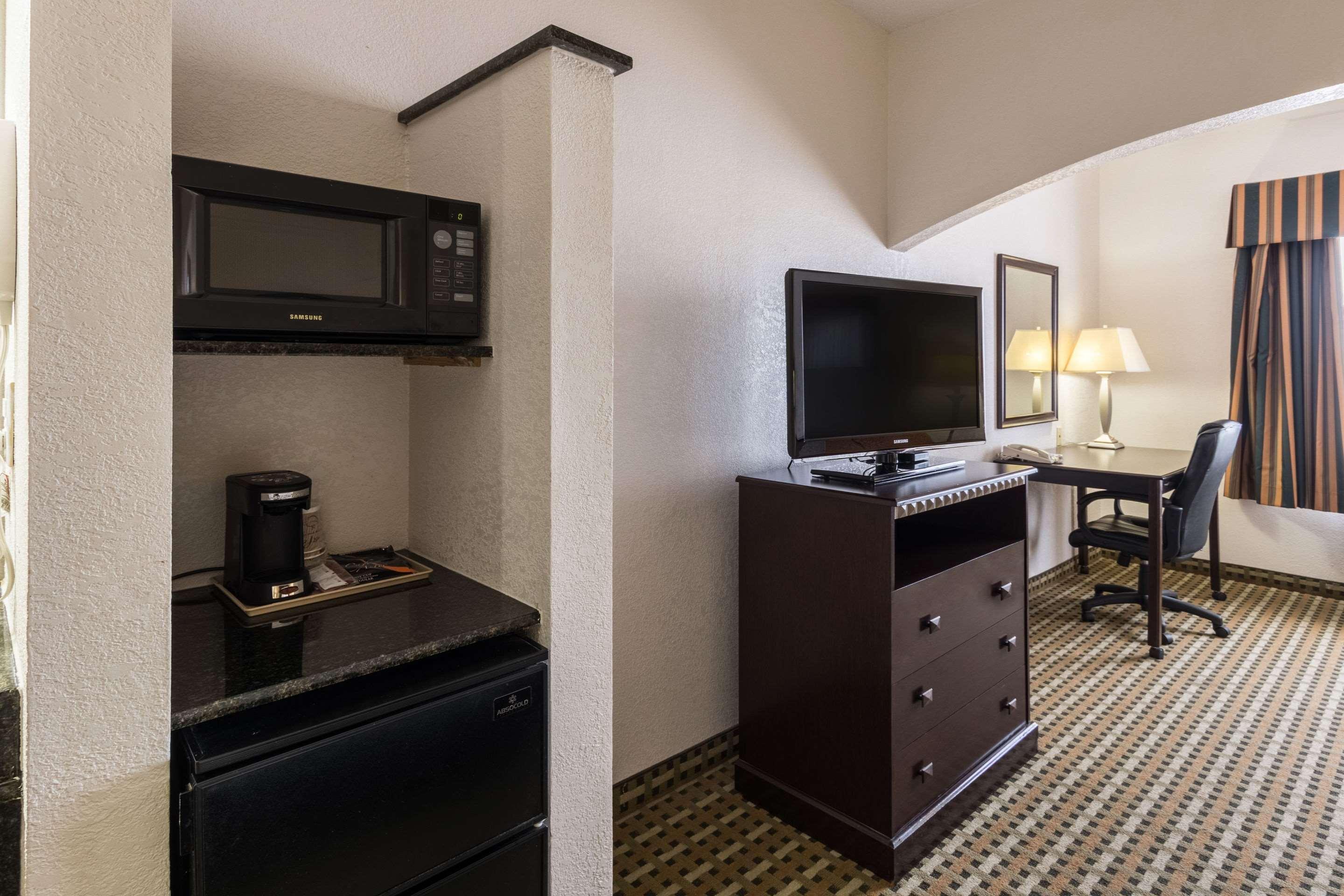 คอมฟอร์ต สวีท เบิร์ลสัน - ฟอร์ต เวิร์ท Hotel เบอร์ลิสัน ภายนอก รูปภาพ