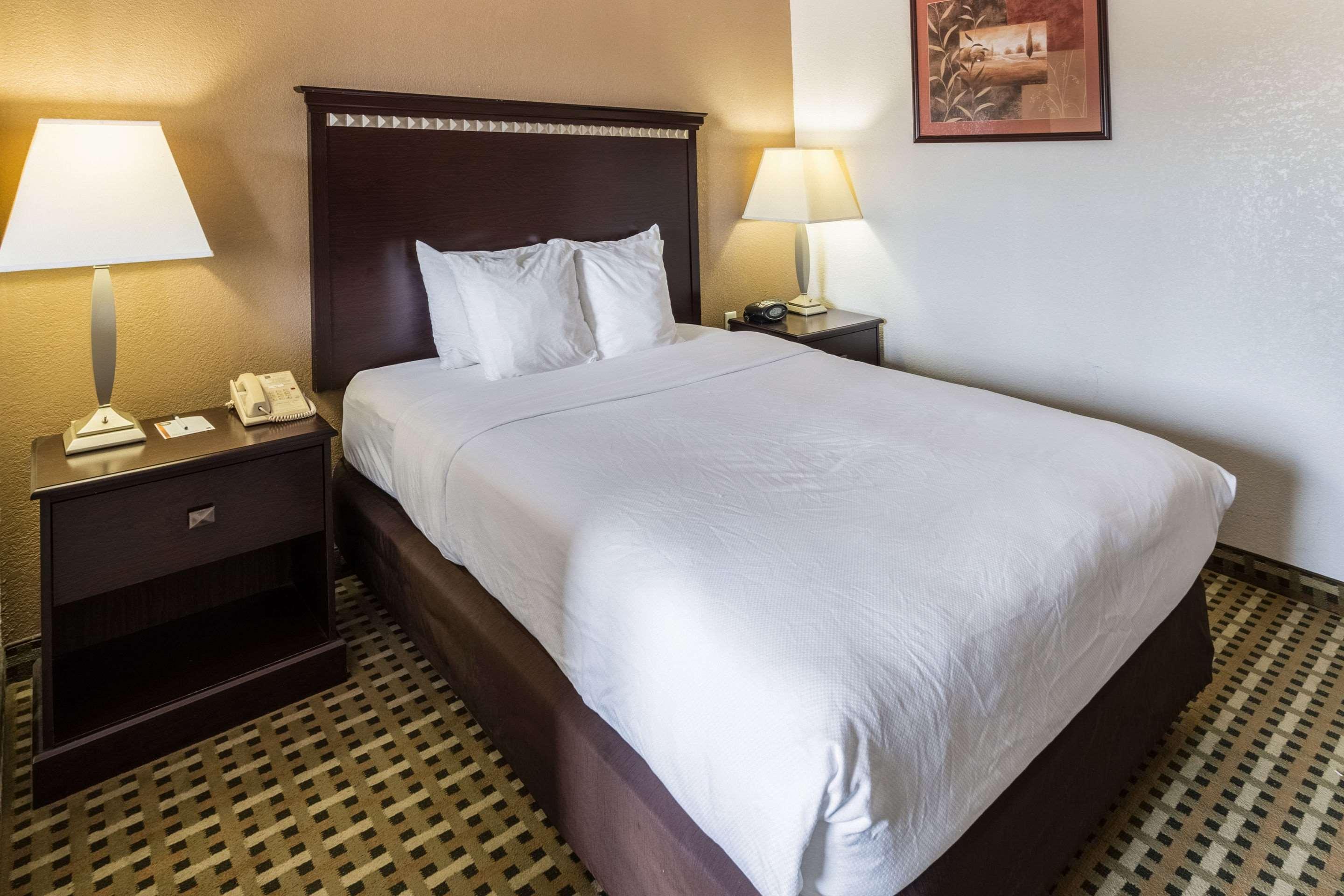 คอมฟอร์ต สวีท เบิร์ลสัน - ฟอร์ต เวิร์ท Hotel เบอร์ลิสัน ภายนอก รูปภาพ
